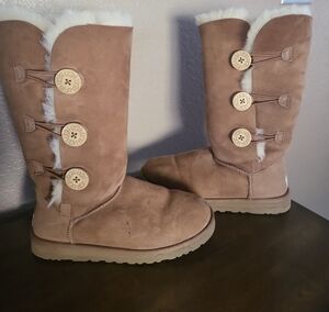 UGG BAILEY  Tan Winter Boots with Button Details